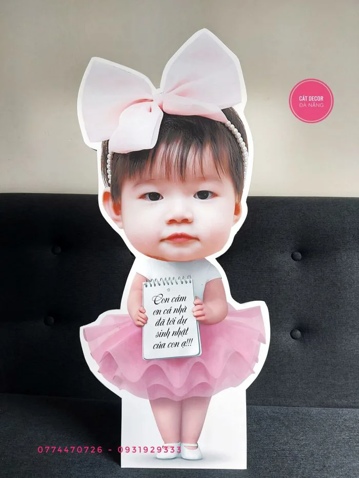 Chibi bé trai đi oto 1m2 - Cát Decor Trang trí Đà Nẵng