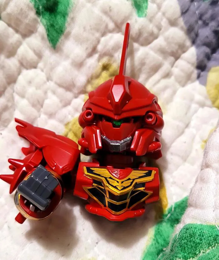 Đây là mô hình Gunpla đầu tiên của mình. Có phải hàng giả không nhỉ? Tò mò  vì... : r/Gunpla