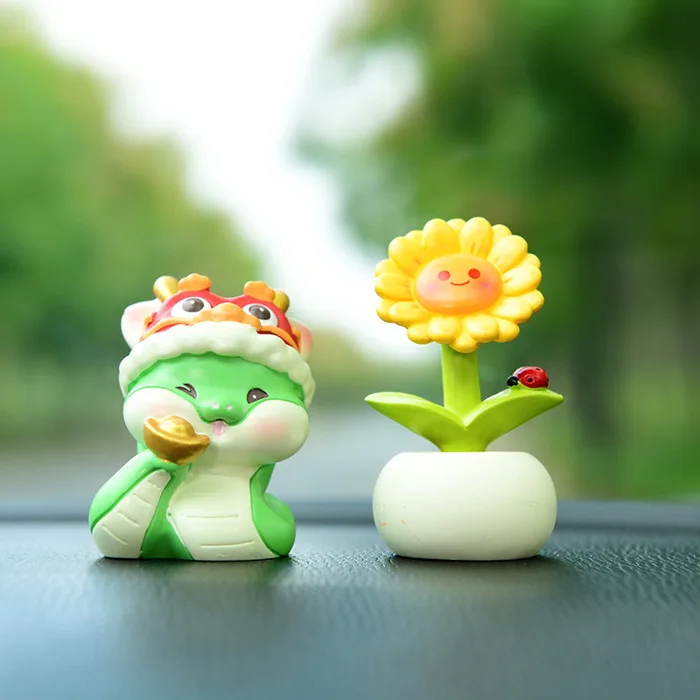 Mô Hình Rắn ChiBi Xanh Đội Nón Mùa Xuân Trang Trí Ô Tô Bàn Làm Việc