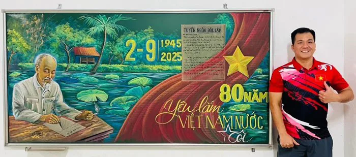 Tranh bảng phấn về Bác Hồ tuyệt đẹp của thầy giáo Nghệ An