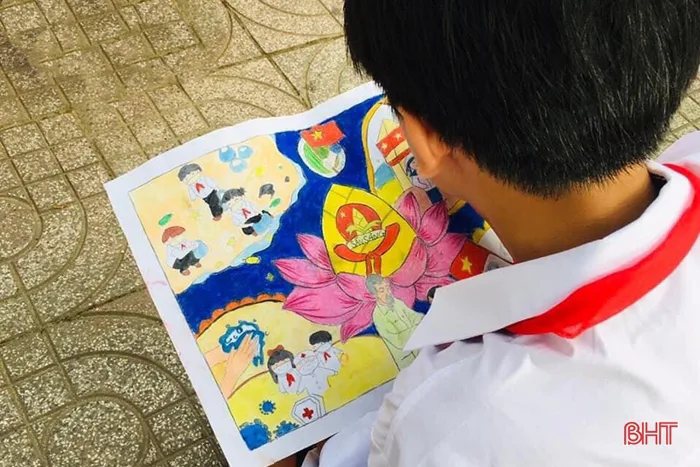 Xem tranh vẽ của thiếu nhi Hà Tĩnh chào mừng Đại hội Đoàn toàn quốc Xem tranh vẽ của thiếu nhi Hà Tĩnh chào mừng Đại hội Đoàn toàn quốc