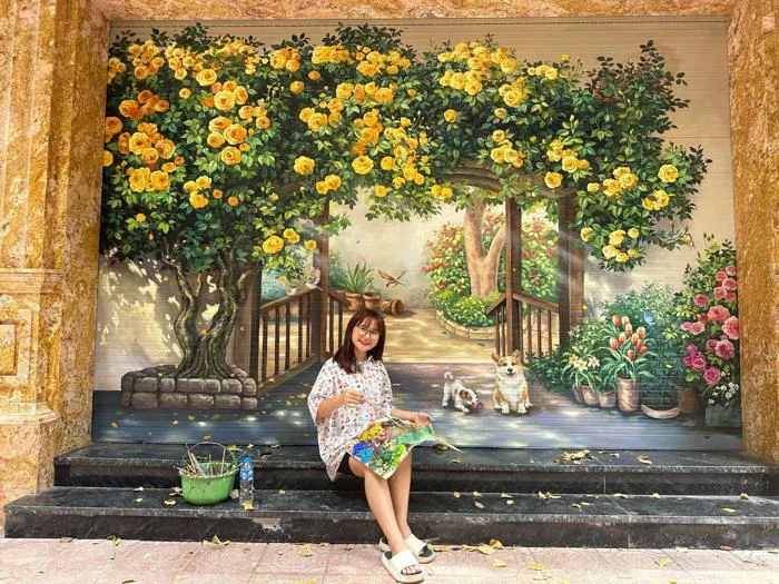 Cô gái vẽ tranh lên tường, cửa cuốn 'triệu view'