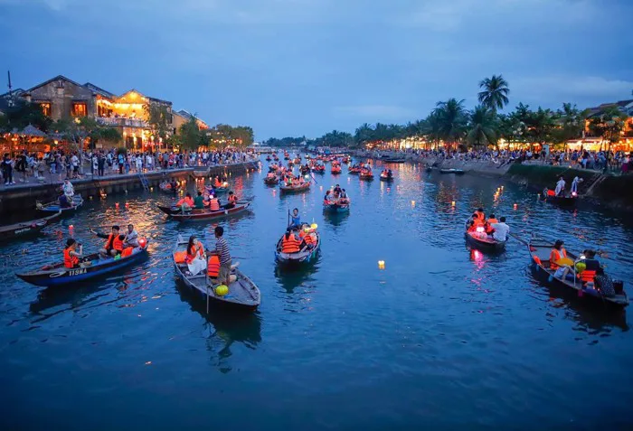 Lễ hội hoa đăng Hội An: Sắc màu lung linh giữa lòng phố cổ