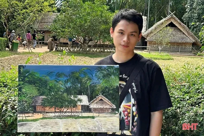 Họa sỹ 9x vẽ biển Thiên Cầm gây quỹ ủng hộ đồng bào miền Bắc