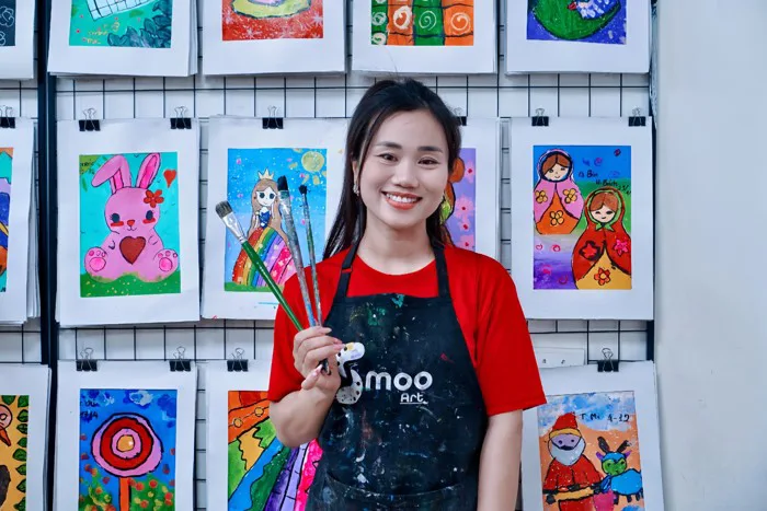 Tôi dạy trẻ vẽ tranh về ngày Giải phóng miền Nam