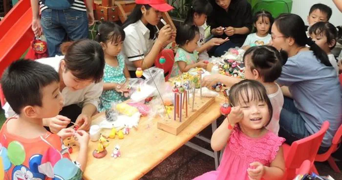 Phía sau bức tranh vẽ cảnh “sum họp” gia đình | Báo Dân trí