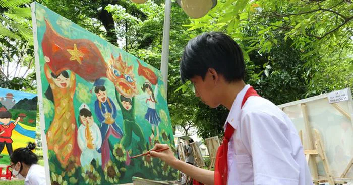 Đại biểu thiếu nhi toàn quốc trổ tài vẽ tranh 'Lớn lên cùng đất nước' -  Tuổi Trẻ Online