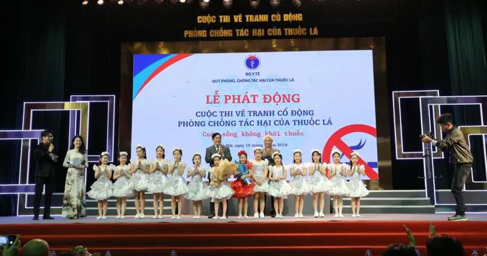 Vẽ tranh Phòng chống tác hại của thuốc lá: Lan tỏa những điều tốt đẹp cho  cộng đồng | Báo Dân trí
