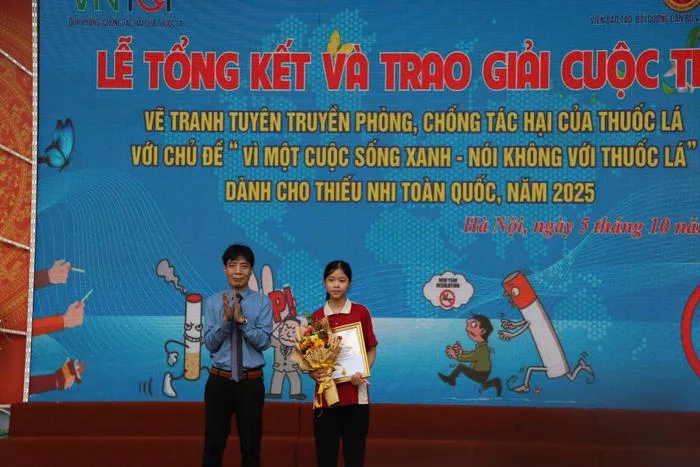 Trao giải 2 cuộc thi dành cho thiếu nhi toàn quốc về phòng chống tác hại  của thuốc lá